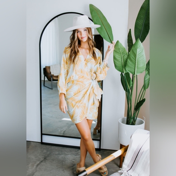 Lilyful Dresses & Skirts - Lilyful Eleanor Wrap Dress